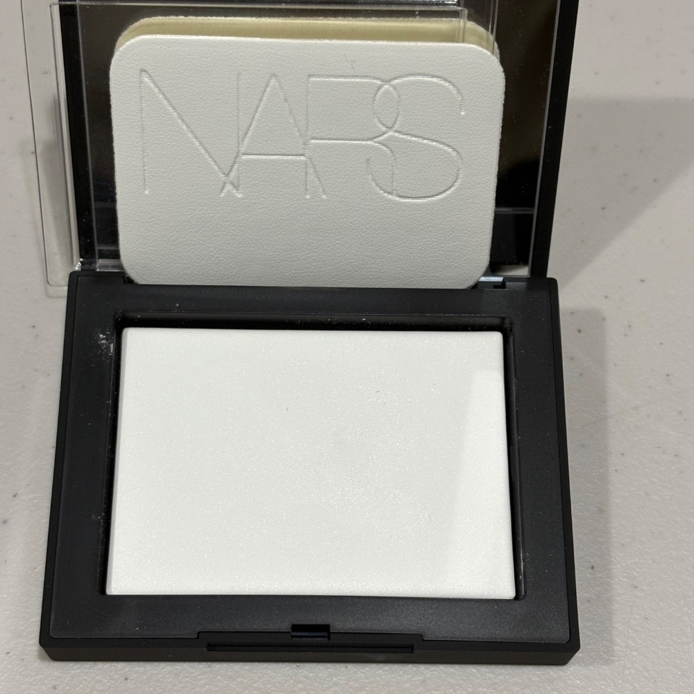 Nars Light Reflecting Pressed Setting Powder - Picture 3 of 3